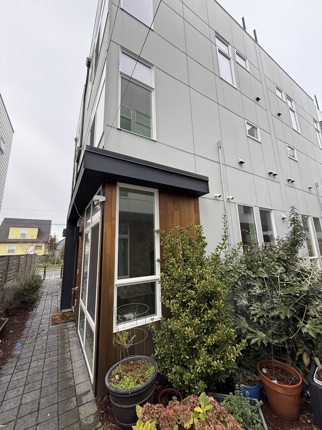 property at 2320C 15th Ave S