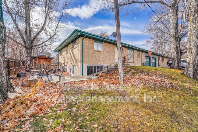 7040 W 32nd Ave in Wheat Ridge, CO - Foto de edificio - Building Photo