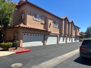 2925 Wigwam Pkwy in Henderson, NV - Building Photo - Building Photo