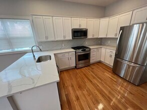 126 Cross St, Unit #6 in Somerville, MA - Building Photo - Building Photo