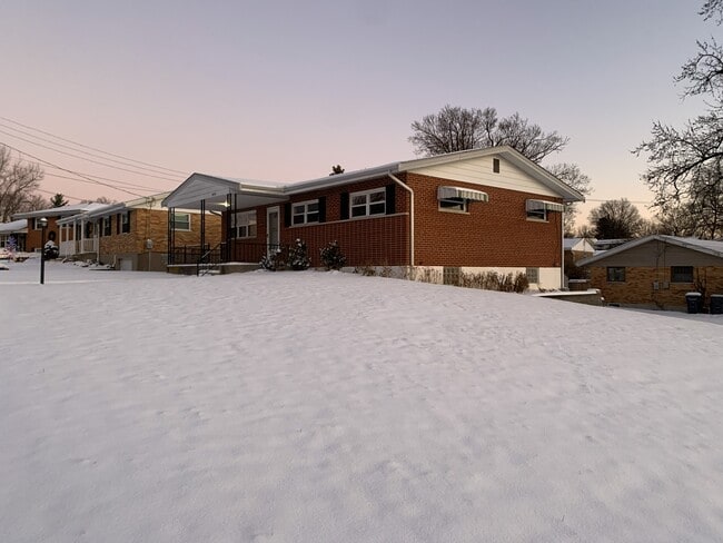 5073 Grosse Pointe Ln in Cincinnati, OH - Building Photo - Building Photo