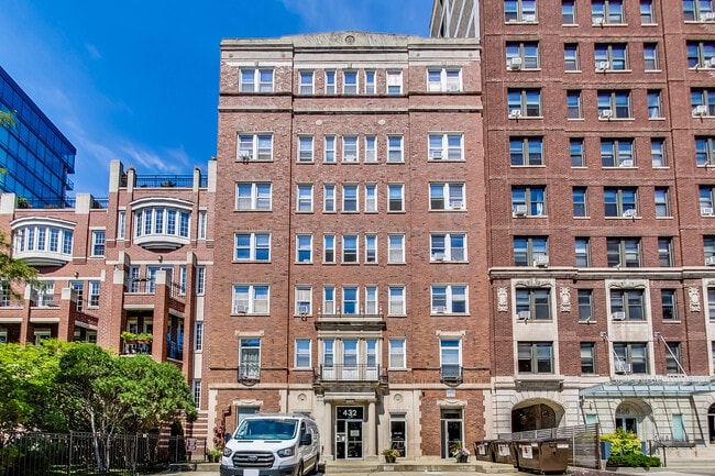 property at 432 W Belmont Ave