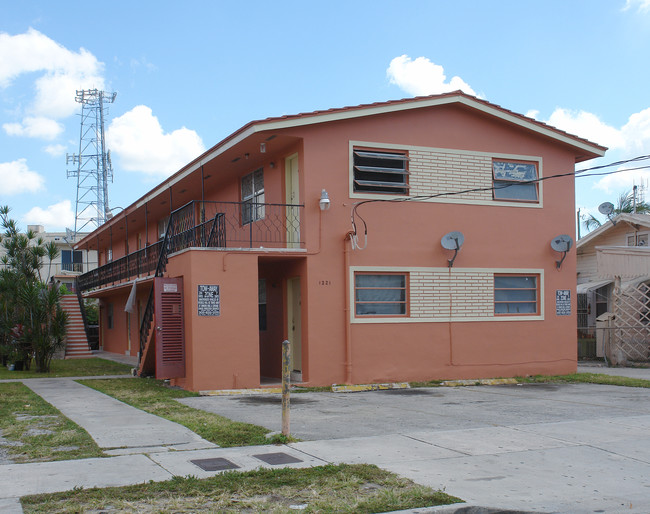 1321 NW 5th St in Miami, FL - Building Photo - Building Photo