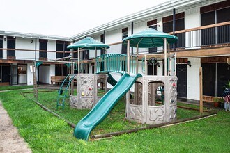 101 S Allen-Genoa Rd in South Houston, TX - Foto de edificio - Building Photo