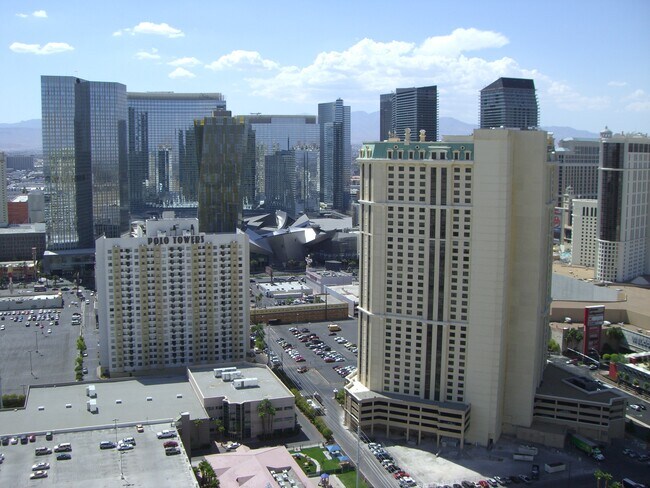145 Harmon E Ave, Unit 34609 in Las Vegas, NV - Foto de edificio - Building Photo