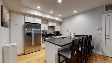 339 W Broadway, Unit 11 in Boston, MA - Foto de edificio - Building Photo