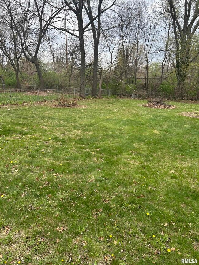 5106 N Glen Elm Dr in Peoria Heights, IL - Building Photo - Building Photo