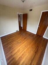 2921 N 76th St, Unit 4 in Milwaukee, WI - Building Photo - Building Photo