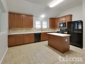 8039 Branson Park Ln in Humble, TX - Foto de edificio - Building Photo