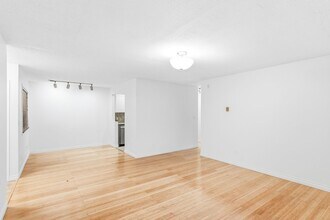 125 Oswego Summit in Lake Oswego, OR - Building Photo - Building Photo