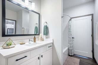 Residences at DeForest Yards in Deforest, WI - Foto de edificio - Interior Photo