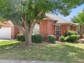 5705 Frio Dr in Haltom City, TX - Building Photo - Building Photo