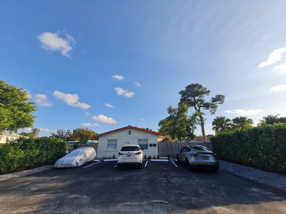 970 NE 40th St in Oakland Park, FL - Building Photo