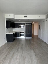 45 SW 9th St, Unit 3010 in Miami, FL - Building Photo - Building Photo
