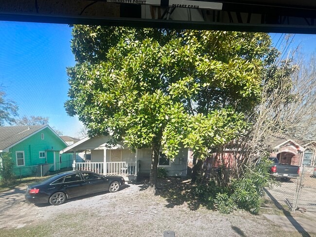 8201 Bangle St in Houston, TX - Building Photo - Building Photo
