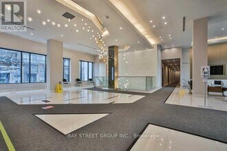 65-65 Watergarden Dr in Mississauga, ON - Building Photo - Building Photo