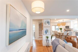29 Fenner Ave in Newport, RI - Building Photo