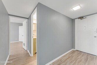 1224 S Peninsula Dr in Daytona Beach, FL - Building Photo - Building Photo