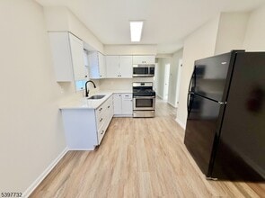 529 E Blancke St in Linden, NJ - Building Photo - Building Photo