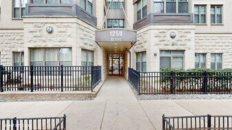 1250 S Indiana Ave in Chicago, IL - Building Photo