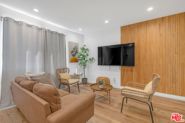 property at 1540 N Bronson Ave