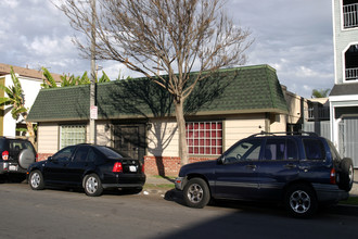 The Courtyards in Long Beach in Long Beach, CA - Building Photo - Building Photo