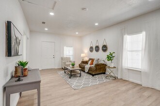 3645 Travis Ave in Fort Worth, TX - Building Photo - Building Photo
