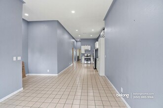 3221 Helen St in Oakland, CA - Foto de edificio - Building Photo