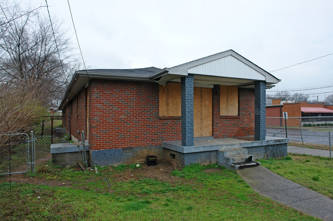 2711 Clifton Ave in Nashville, TN - Building Photo - Building Photo