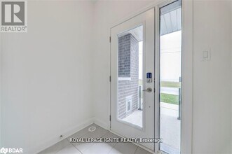 807 Port Darlington Rd in Bowmanville, ON - Building Photo - Building Photo