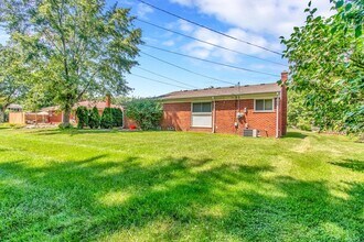 16345 Pollyanna St in Livonia, MI - Foto de edificio - Building Photo