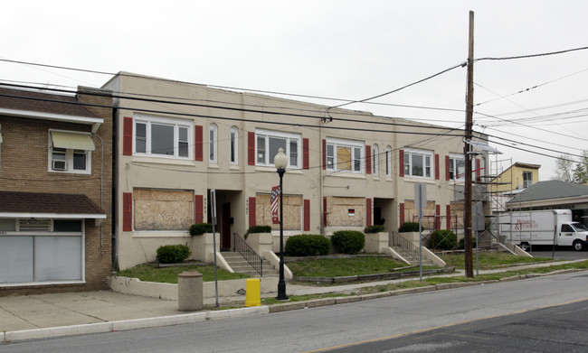 4305-4313 W Maple Ave in Merchantville, NJ - Building Photo - Building Photo