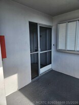 1021 Crystal Lake Dr in Pompano Beach, FL - Building Photo