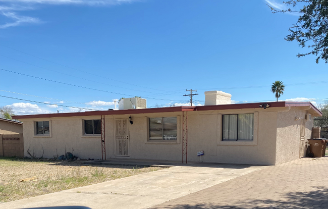 property at 2611 W Tolosa Cir