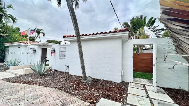 1501 Calais Dr in Miami Beach, FL - Building Photo - Building Photo