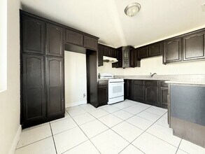 846 W 55th St in Los Angeles, CA - Building Photo - Building Photo