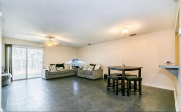 5545 Bennington Dr in Jacksonville, FL - Foto de edificio - Building Photo