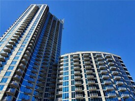 400 W Peachtree St NW in Atlanta, GA - Building Photo