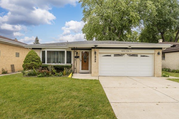 1895 Birch St in Des Plaines, IL - Building Photo