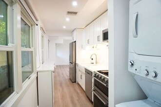 1120 S Barrington Ave in Los Angeles, CA - Building Photo - Building Photo