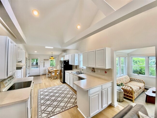 1875 Bayview Ave in Southold, NY - Building Photo - Building Photo