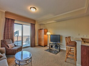 215 W College Ave in Tallahassee, FL - Building Photo - Building Photo