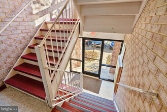 9728 Kingsbridge Dr in Fairfax, VA - Building Photo - Building Photo