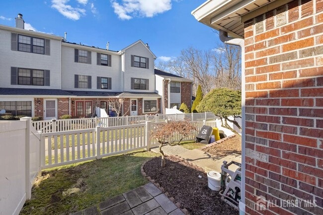 19 Covington Ct in East Brunswick, NJ - Building Photo - Building Photo