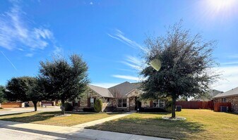 220 Derek Ln in Jarrell, TX - Building Photo