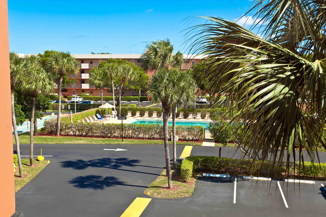 2460 Dc Country Club Blvd, Unit 306A in Deerfield Beach, FL - Building Photo - Building Photo