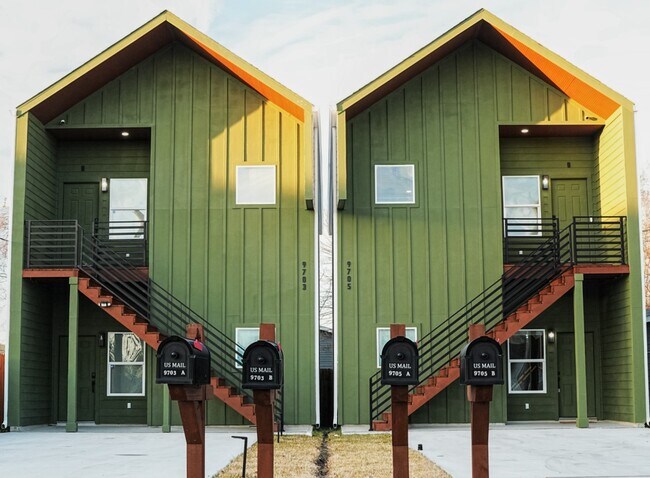 9705 Garcroft St in Houston, TX - Foto de edificio - Building Photo