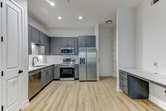 Domain on the Parkway in Houston, TX - Foto de edificio - Interior Photo