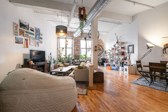 428 N 13th St, Unit 4F in Philadelphia, PA - Foto de edificio - Building Photo