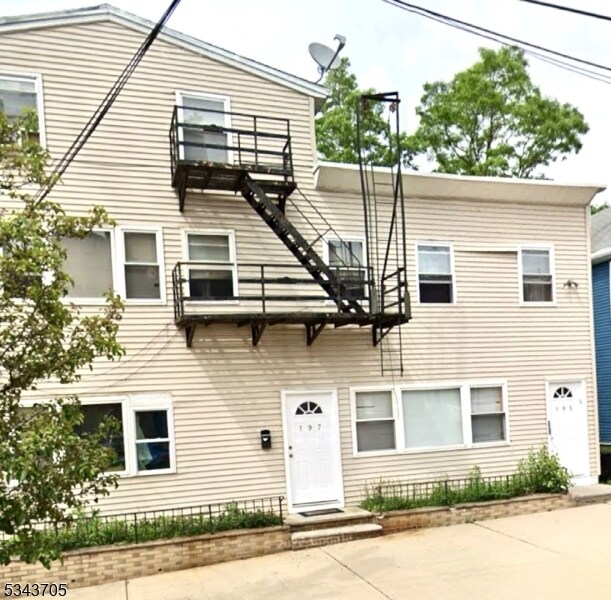 197 W Main St in Rahway, NJ - Building Photo